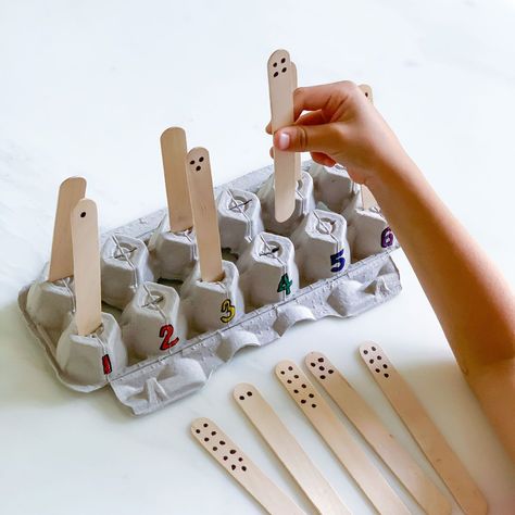 Teaching Colors To Toddlers, Kindergarten Coding, Diy Egg Carton, Hand Muscles, Game Diy, Diy Preschool, Math Toys, Montessori Toddler Activities, Craft Sticks