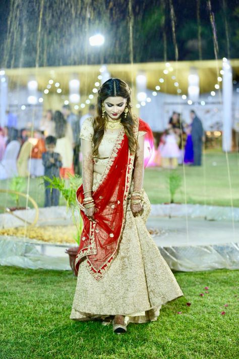 Golden lehenga with Red dupatta Lehenga With Red Dupatta, Golden Lehenga, Red Dupatta, Gold Lehenga, Lehenga Dupatta, Bridal Outfits, Indian Bridal, Indian Wear, Phone Backgrounds