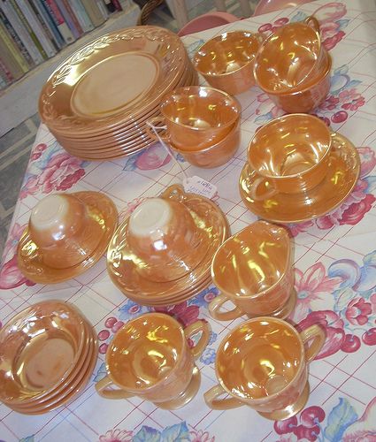 Vintage Fire King Peach Luster dishes | Flickr - Photo Sharing! Fire King Dishes, Kitchen Retro, Vintage Dishware, Peach Lustre, Antique Dishes, Vintage Fire King, Antique Glassware, Vintage Dinnerware, Vintage Kitchenware