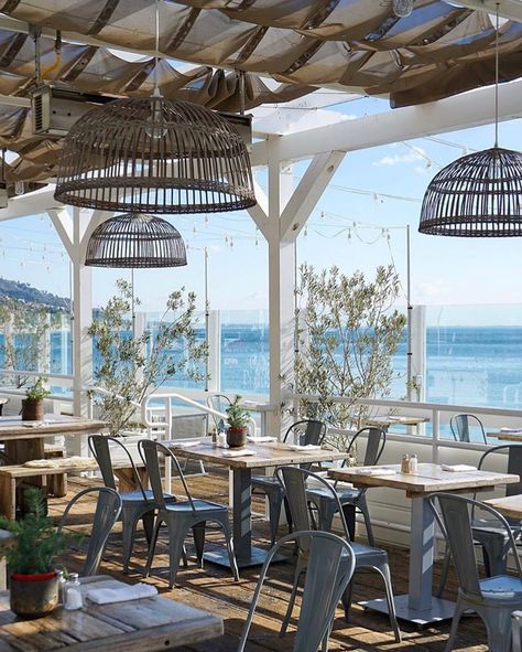 Malibu Farm is a farm-to-table restaurant with locations in Malibu, Newport Beach, Miami, and Lanai, but its original locations in Malibu… Malibu Restaurants, Restaurants In Los Angeles, Malibu Farm, Farm Restaurant, Beach Restaurant, Hobby Farm, California Coastal, California Beach, Hobby Farms