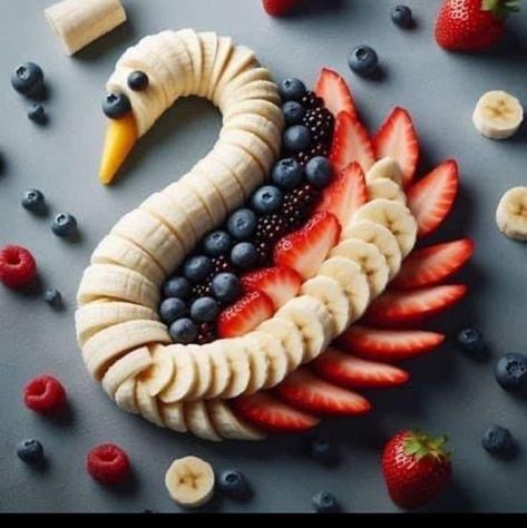 Food Art Lunch, Kids Dinner, Fruit Creations, Fruit Platter Designs, Fruit Animals, Decorações Com Comidas, Food Art For Kids, Mom Of Three, Amazing Food Decoration