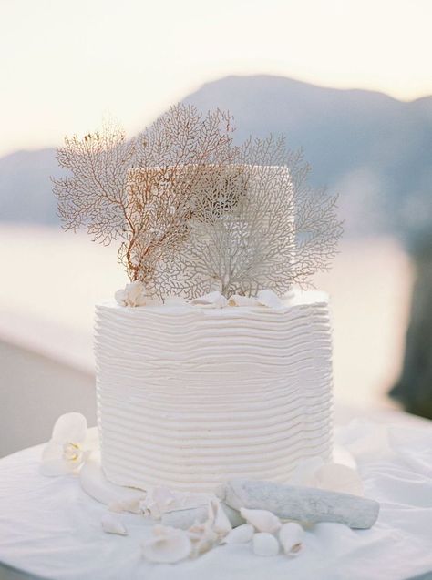 Coastal Wedding Cake, Beach Theme Wedding Cakes, Simple Beach Wedding, Destination Wedding Italy, Dream Beach Wedding, Beachy Wedding, Beach Wedding Colors, Amalfi Coast Wedding, Sea Wedding