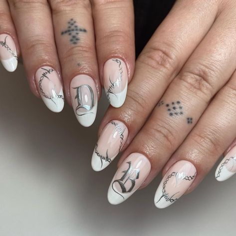 Nails With Chains, Fence Nails, Chain Nail Art, Chain Nails, Skz Concert, Silver Nail Art, April Nails, Mens Nails, Silver Nail