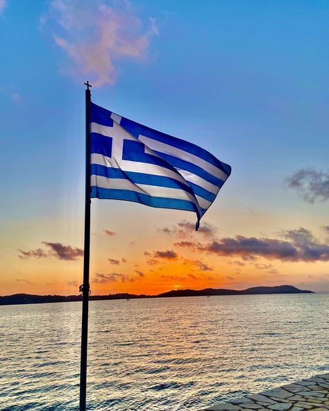 Flag Of Greece, Greece Flag Aesthetic, Thasos Greece, Greece Wallpaper, Greece Country, Santorini House, Greece Flag, Cracked Wallpaper, Thasos