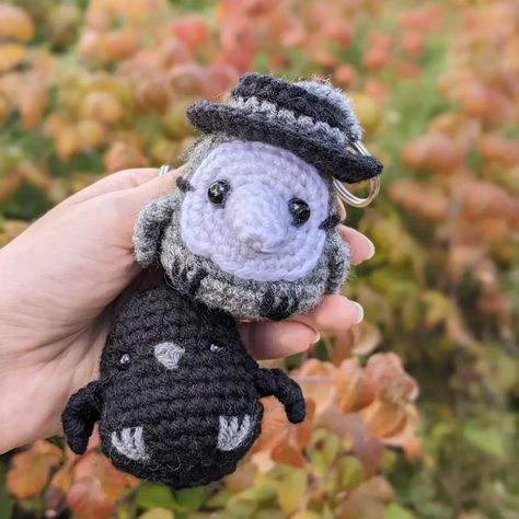 Super excited to be a part of the @marche.du.crepuscule the first weekend of May 2024! For this special occasion, I'm going to crochet a lot of goth and spooky plushies 🤗 Please, tell me what you want to see at our table! 👀 #marketbooth #gothcrochet #plaguedoctor #crochetcrow #geekcrochet #geekycrafts #marcheducrepuscule #notyourgrandmascrochet #crochetbird #gothart #crochetinspirations #crochetmarketprep Plague Doctor Crochet Pattern, Plague Doctor Crochet, Gothic Keychain, Kawaii Crochet Pattern, Gothic Crochet, Goth Crochet, Goth Kawaii, Cute Tooth, Crochet Keychain Pattern