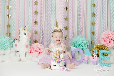 Unicorn Theme Cake, David Chiriqui, Unicorn Cake Smash, Aaliyah Birthday, Chitre, Photoshoot Newborn, Cake Photoshoot, Cake Smash Theme, Unicorn Birthday Outfit