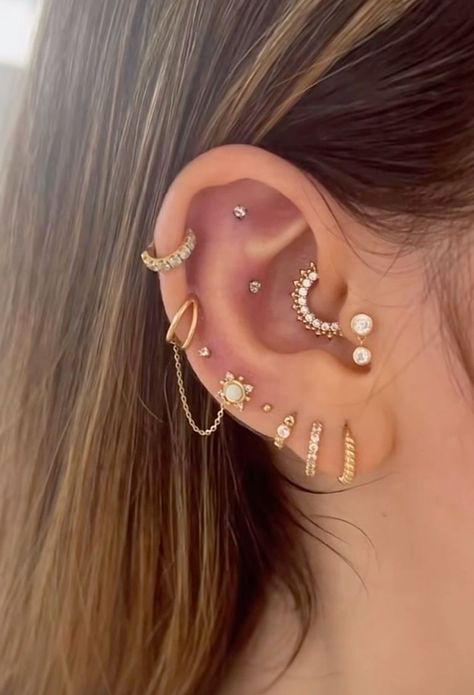 Check out 20 aesthetic ear piercing ideas that will elevate your style game. Create a unique, edgy look!#EarPiercingAesthetic #PiercingGoals #AestheticEar #TrendyPiercings #EarCuration #JewelryLayering #MinimalistPiercings #EarStack #EdgyStyle #GoldHoops #StatementEarrings #ChicPiercings Piercings Aesthetic Ear, Peircings Earring Ideas, Aesthetic Ear Piercing, Dream Piercings, Piercings Aesthetic, Ear Ideas, Minimalist Ear Piercings, Piercing Daith, Ear Piercing Ideas