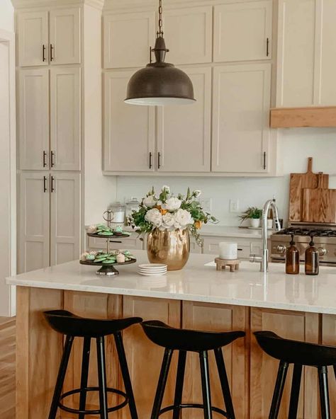 Kitchen Cabinets With Black Pulls, Light Wood Kitchen Island, Ivory Kitchen Cabinets, Light Wood Kitchen, Light Wood Kitchen Cabinets, White Kitchen Shelves, Beige Kitchen Cabinets, Grey Kitchen Walls, Shiplap Kitchen