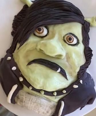 Emo Shrek, Emo Makeup Looks, Fnaf Cake, Shrek Cake, Reeses Cheesecake, Ugly Cakes, Emoji Funny, Captions Funny, Christmas Cookie Recipes