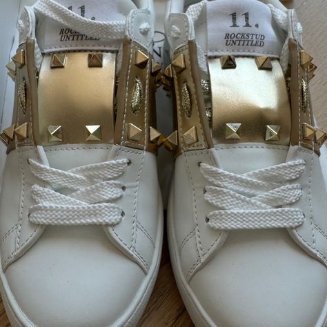 Never Worn Rockstud Gold Sneakers. Comes With A Bag And The Box Valentino Women Shoes, Valentino Shoes Outfit, Valentino Rockstud Sneakers, Valentino Garavani Sneakers, Valentino Sneakers, Pretty Shoes Sneakers, Valentino Garavani Shoes, Gold Sneakers, Stockholm Style