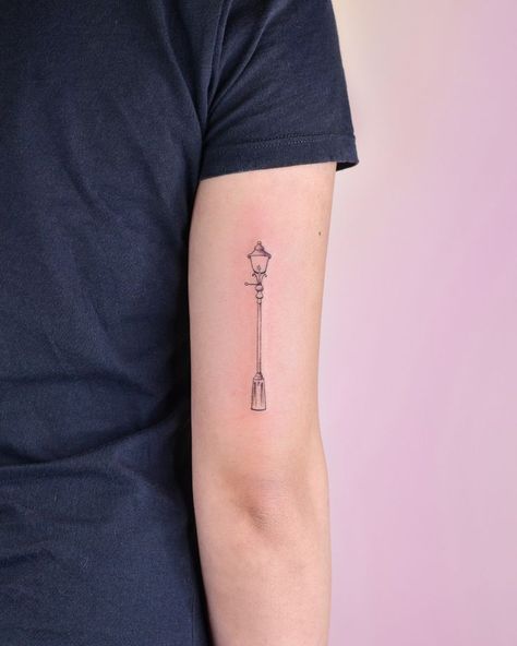 Narnia Lamppost Tattoo, Narnia Lamp Post Tattoo, Lamp Post Tattoo, Narnia Tattoo Ideas, Narnia Tattoo, Narnia Lamp Post, Post Tattoo, Tattoo Van, Bookish Tattoos