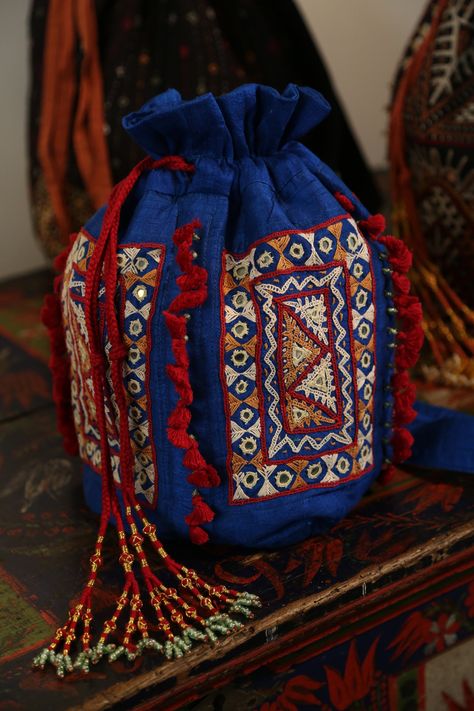 Kutch Work Designs, Potli Bag, Kutch Work, Ethnic Bag, Motifs Perler, Silk Bag, Cap Patterns, Potli Bags, Estilo Boho Chic