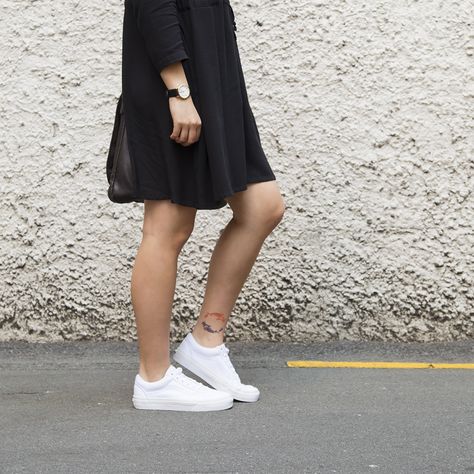 Perfect weekend style with the new Vans Old Skool classic white on white sneakers. http://www.shoeconnection.co.nz/products/VAUQVS6C3WA White Vans Outfit, Vans Old Skool White, Vans Old School, Vans Outfit, New Vans, White Vans, White On White, White Outfit, Weekend Style