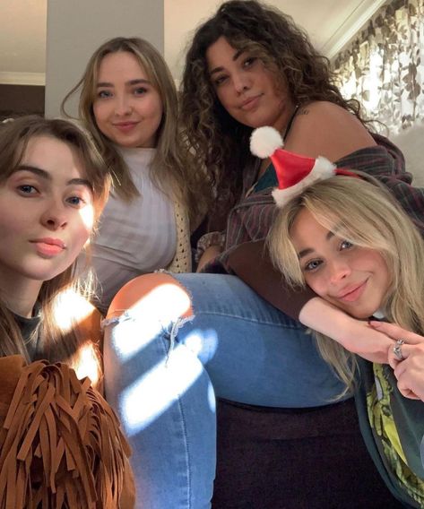 @passionatebrina on Instagram: “carpenter sisters 🥰 . . . @sabrinacarpenter #sabrinacarpenter . . . #sabrinacarpenter #detour #evolution #summerdetour #evolutiontour…” Sabrina Carpenter Sister, Girls Status, Christmas Layouts, Tall Girl, Celebrity Art, Mean Girls, American Singers, Sabrina Carpenter, Hollywood