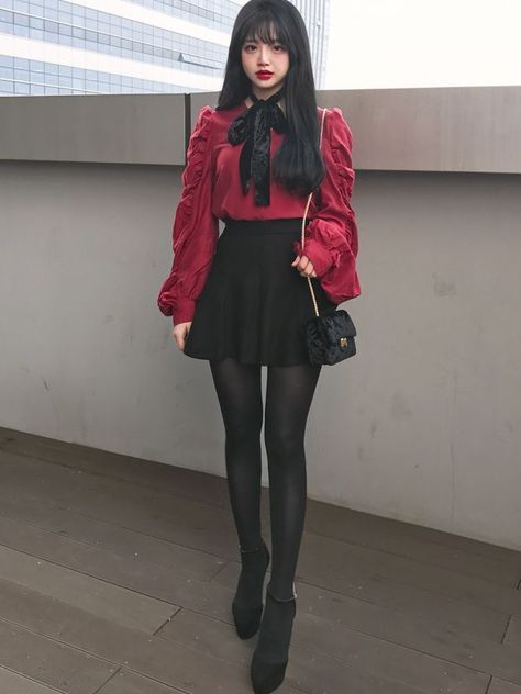 d9731321ef4e063ebbee79298fa36f56 Rok Mini, Ulzzang Fashion, Looks Chic, Kawaii Clothes, Harajuku Fashion, Korean Street Fashion, Korean Outfits, Black Tights, Outfit Idea