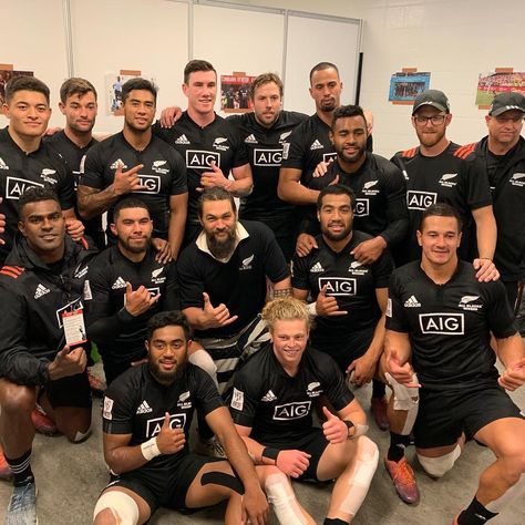 He Hung Out With the All Blacks Sevens Team After the Game All Blacks Rugby Team, Jason Momoa Shirtless, Rugby Games, Daylight Saving Time, All Blacks Rugby, Maori People, Daylight Saving, Rugby Team, Boy Face