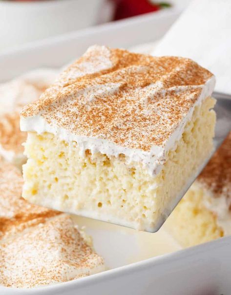 Tres Leches Cake Recipe Authentic, Woolworth Cheesecake Recipe, Portable Dessert, Leche Cake, Mexican Cake, Tres Leches Cake Recipe, French Vanilla Cake, Moist Vanilla Cake, Leches Cake