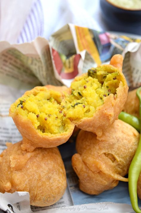 Batata Vada - Savory Bites Recipes - A Food Blog with Quick and Easy Recipes Food Indian Vegetarian, Ramadan Snacks, Gluten Free Indian Food, Street Food Indian, Snack Potato, Batata Vada, Indian Food Photography, Food Indian, Bites Recipes