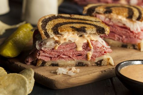 Best Reuben Sandwich, Classic Reuben Sandwich, Reuben Sandwich Recipe, Reuben Sandwich Classic, Reuben Dip, Pastrami Sandwich, Corned Beef Recipes, Reuben Sandwich, Thousand Island Dressing