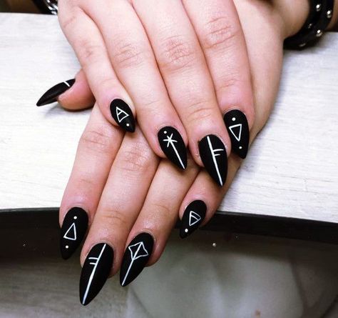 French Tip Colorful, Rocker Nails, Nail Art Designs For Beginners, Rock Nails, Nail 2023, Easy Nail Art Designs, Witch Nails, Witchy Nails, Gothic Nails