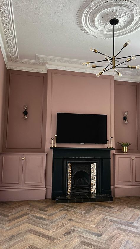 Black Pink Interior, Pink Ceiling Living Room, Sulking Room Pink Living Room, Maximalist Lounge, Dusty Pink Living Room, Panelled Walls Living Room, Pink Fireplace, Pink Living Room Walls, Second Living Room