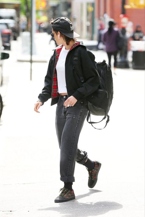 Kristen Stewart Outfits, Kristen Stewart Street Style, Kristen Stewart Fashion, Kirsten Stewart Style, Kristin Stewart, Comfy Outfits Winter, Kristen Stewart Style, Gay Outfit, Queer Fashion