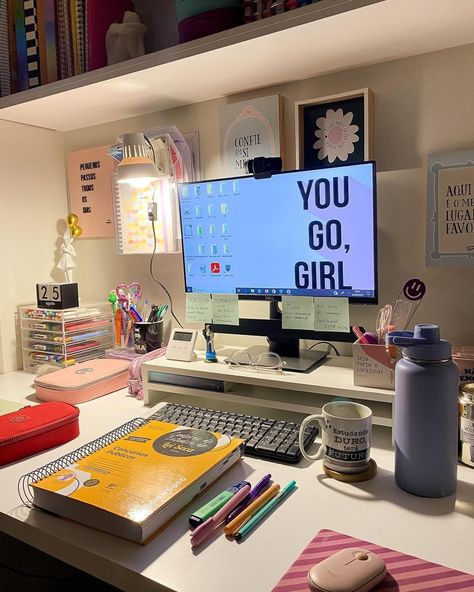 Studie Hacks, Study Desk Decor, Student Desk, Desk Inspo, Study Organization, Taika Waititi, Go Girl, Study Room Decor, You Go Girl