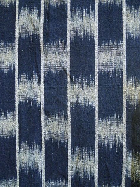 Japanese Ikat, Ikat Textiles, Ikkat Design, Machine Knitting Techniques, Ikat Motifs, Painted Warp, Ethnic Pattern Design, Textile Dyeing, Textile Techniques