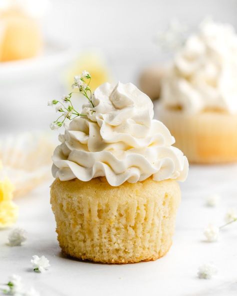 Lemon and Elderflower Cupcakes - Food Duchess Lemon Flavored Cupcakes, Moist Lemon Cupcakes, Chocolate Ganache Filling, Lemon Cupcakes, Cupcake Flavors, Swiss Meringue, Savoury Cake, Cupcake Recipes, Meringue