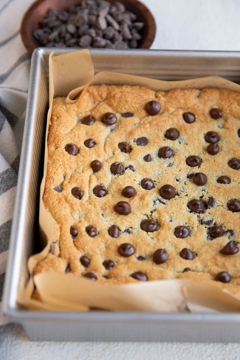 Almond Flour Chocolate Chip Cookie Bars - The Roasted Root Is Almond Flour Gluten Free, Almond Flour Cookie Bars, Paleo Cookie Bars, Almond Flour Bars Healthy, Gluten Free Recipes Almond Flour, Desserts With Coconut Flour, Oat Flour Desserts, Almond Flour Bars, Almond Flour Desserts