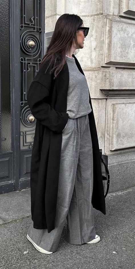 Long Black Cardigan Outfit Winter, Grey Long Cardigan Outfit, Long Black Cardigan Outfit, Long Cardigan Outfit Fall, Japan Outfit Winter, Black Cardigan Outfit, Winter Cardigan Outfit, Effortless Chic Outfits, Long Cardigan Outfit