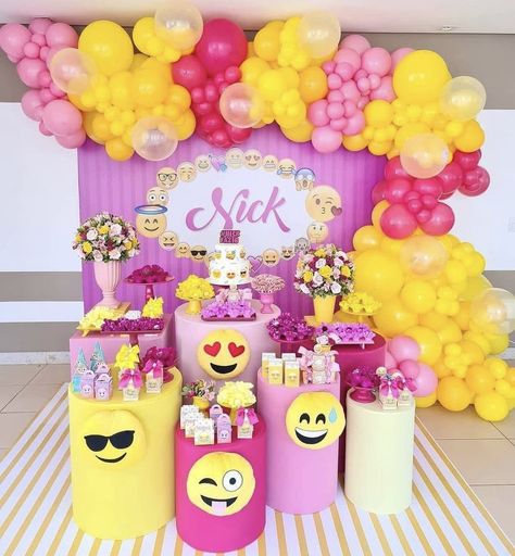 Girls Emoji Birthday Party, Womens Retreat Themes, Balloon Decor Ideas, Retreat Themes, Emoji Birthday Party, Girls Birthday Party Decorations, Party Decorations Diy, Girl Emoji, Emoji Birthday