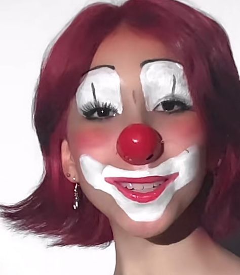 Auguste Clown, Clown Pics, Clown Core, Clowns Funny, Cute Clown, Clown Faces, Clown Makeup, Pretty Woman, Circus