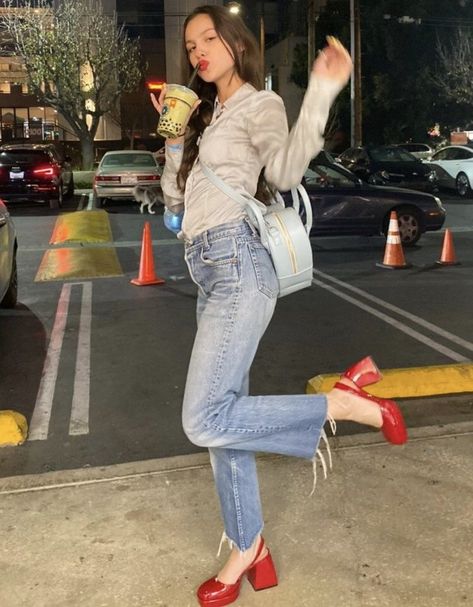 Olivia Rodrigo Instagram, Olivia Rodrigo Outfits, Celebrity Street Style, Live Show, Celebrity Outfits, Olivia Rodrigo, Aesthetic Outfits, Outfits Casuales, Social Media Manager