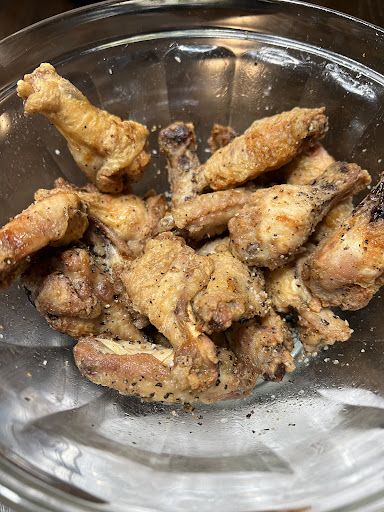 Salt And Pepper Wings Recipe, Wings Baking Powder, Salt And Pepper Wings, Salt And Pepper Chicken Wings, Wings Air Fryer, Salt Pepper Chicken, Pepper Chicken Wings, Air Fryer Wings, Salt And Pepper Chicken