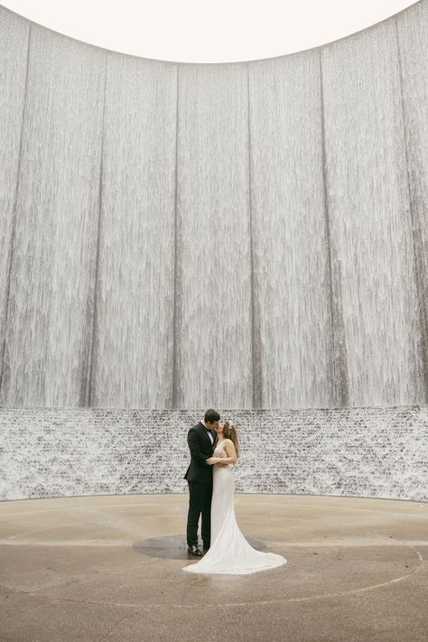 💍 Say 'I do' to this intimate elopement at the breathtaking Waterwall in Houston, TX 🎉 Dive into your love story with this magical setting, and create unforgettable memories with just the two of you! 💖 Waterwall Houston Photography, Houston Courthouse Wedding, Houston Elopement, Wedding In Turkey, Waterfall Wedding, Downtown Wedding, Bride And Groom Photo, Houston Photography, Downtown Houston