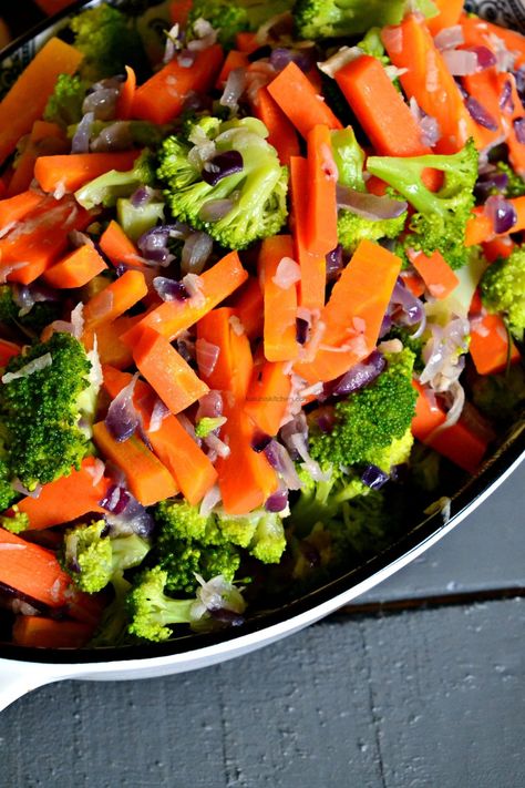 Garlic Broccoli and Carrot Stirfry – Kaluhi's Kitchen Pan Fried Broccoli, Asian Diet, Broccoli Sauteed, Watching Cartoons, Broccoli Crowns, Garlic Broccoli, Fried Broccoli, Skillet Dishes, Skillet Potatoes