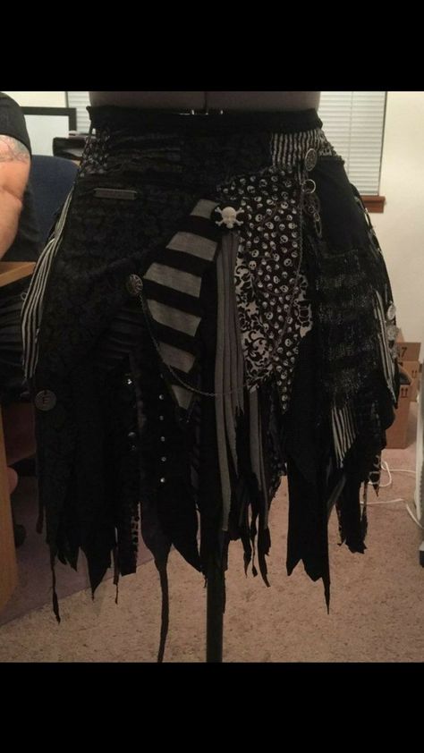 Goth Clothes Ideas, Diy Goth Clothes Ideas, Diy Goth Clothes, Tattered Skirt, Hipster Goth, Festival Fairy, Denim Skirt Trend, Gothic Mode, Pixie Skirt