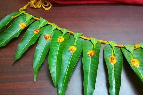 Maavilai thoranam Mango Leaf, Ravi Varma, Inside A House, Temple Decor, Parents Room, Pooja Room Design, Smart Lights, Home Temple, Pooja Room