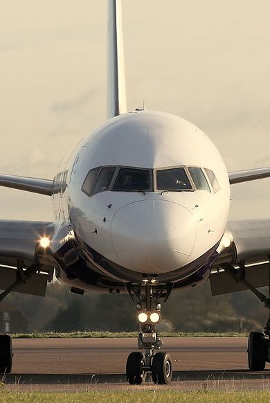 Monarch Airlines Boeing 757-2T7 (registered G-MOND) Monarch Airlines, Ethereal Core, Boeing Planes, Private Jet Plane, Commercial Plane, Boeing 757, Passenger Aircraft, Jet Aircraft, Commercial Aircraft