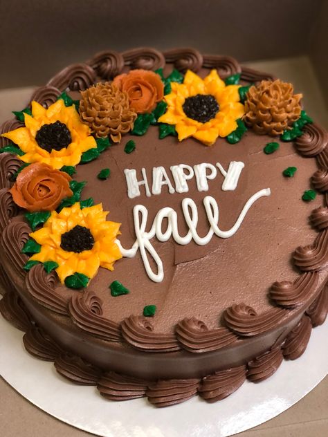 Fall Cake Decor, Fall Cake Ideas Decorating, Cake Designs Fall, September Desserts, Thanksgiving Cakes Ideas, Fall Cookie Cake Designs, Bundt Cake Decorating, Birthday Cake Ideas Simple, Bundt Cake Decorating Ideas