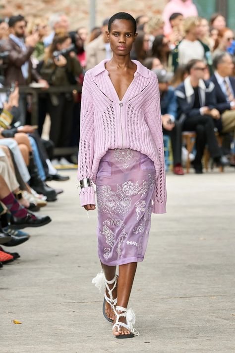 Knit Fashion Runway, Knitwear Trends, Runway Dresses, Couture Runway, Spring Fashion Trends, Runway Looks, Nyc Fashion, Purple Fashion, Knit Fashion