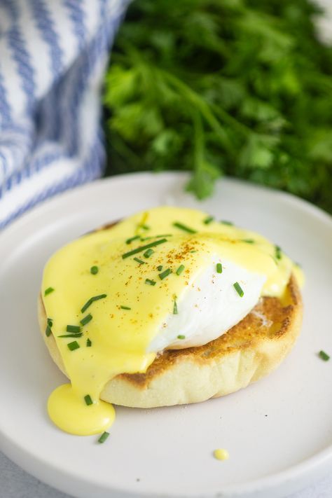 Blender Hollandaise Sauce, Hollandaise Sauce Recipe, Easy Egg Casserole, Hollandaise Recipe, Easy Hollandaise, Blender Hollandaise, Recipe For Hollandaise Sauce, Southern Banana Pudding, Salmon Croquettes