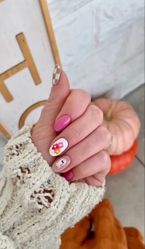 Halloween Nails With Flowers, Girly Ghost Nails, Halloween Nails Pink And Orange, Cute Girly Halloween Nails, Intro To Fall Nails, Halloween Nails Cute Simple, Orange And Pink Halloween Nails, Neon Pink Halloween Nails, Girlie Halloween Nails