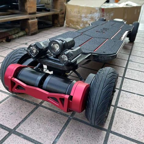 B-ONE Titan Carbon 4WD Electric Skateboard Diy Gadgets Electronics, Adaptive Bikes, Electric Bicycle Design, Gadget Tecnologici, Arduino Projects Diy, Longboard Design, Futuristic Motorcycle, Longboard Skateboard, Skateboard Design