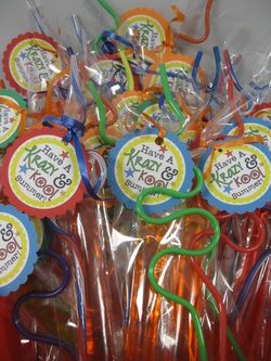 end of school year gifts  Krazy straws and icy pops  set of 10 made for under 10 dollars Crazy Straw End Of The Year Gift, Icy Pops, Student Gift Tags, Crazy Straws, Classmates Gifts, End Of Year Party, Classroom Treats, Preschool Gifts, School Treats