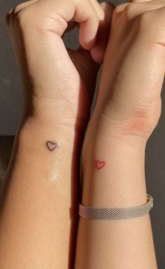 Maching Tattoos, Heart Tattoo Wrist, Red Heart Tattoos, Cute Matching Tattoos, Tiny Heart Tattoos, Couple Tattoos Unique, Muster Tattoos, Petite Tattoos, Matching Couple Tattoos