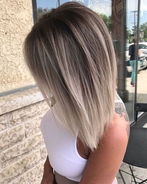 Tuns Bob Lung, Edgy Hair Color, Ash Blonde Hair Colour, Ash Hair Color, Ombre Hair Blonde, Medium Layered Hair, Red Highlights, Ash Blonde Hair, Lob Haircut