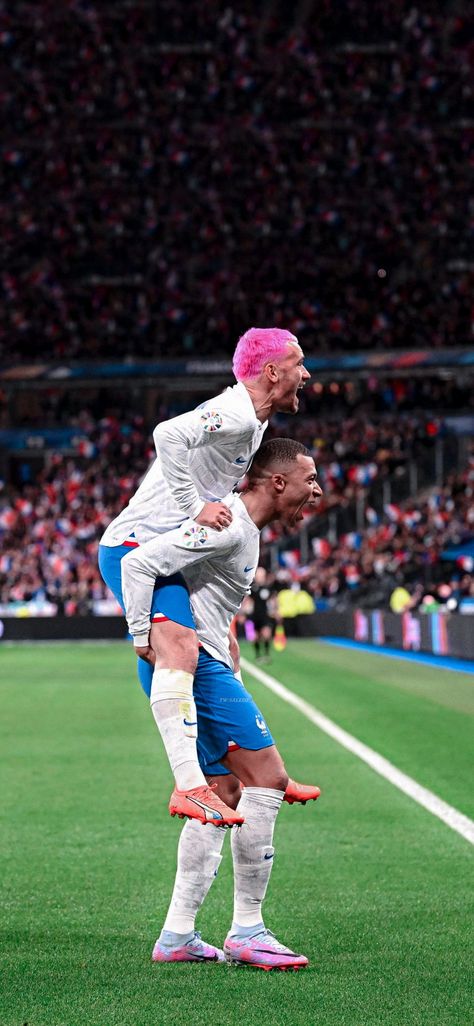 Mbappe And Griezmann, Griezmann France, France National Football Team, France Wallpaper, Cr7 Vs Messi, France National Team, K Mbappe, France Football, France Aesthetic