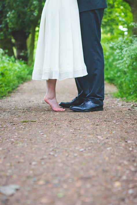 Wedding, Photography, Short Bride, Tall Groom, Wood, Forest, Photo shoot, Gypsophila, Baby's Breath Short Bride Tall Groom, Wedding Forest, Short Bride, Photography Forest, Groom Pictures, Wedding Photography Bride, Wedding Photography Tips, Wedding Photos Poses, Bride Photo